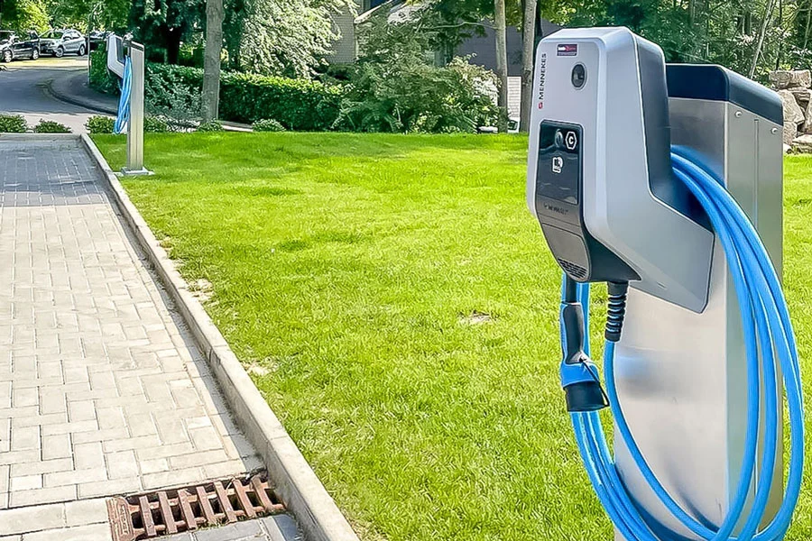 Ladesäulen für Elektroautos am Hotel Beckmann in Göttingen-Nikolausberg.